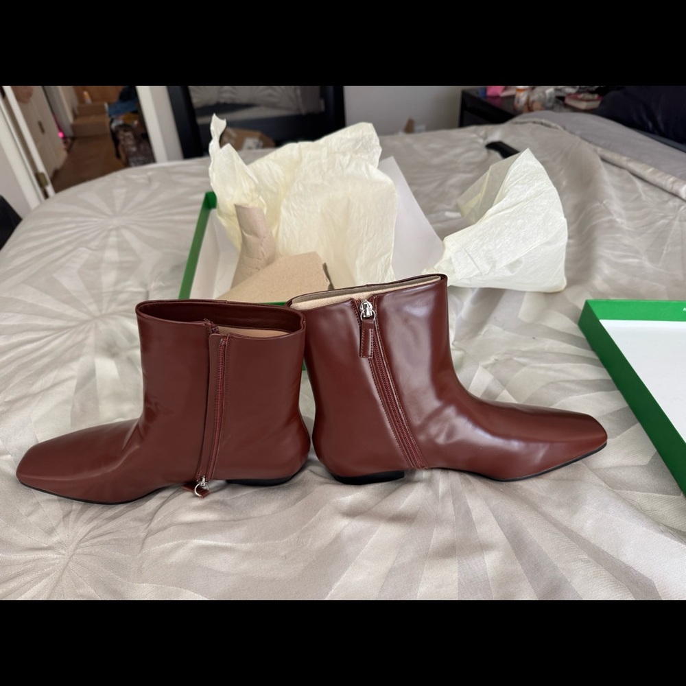 Perfect Brown Leather Flat Square Toe Ankle Boot